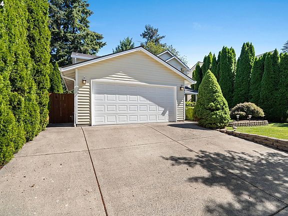 2nd image of 2819 NE Delancey Ct