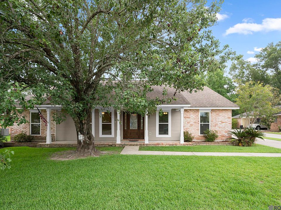 1st image of 113 Oakwood Dr