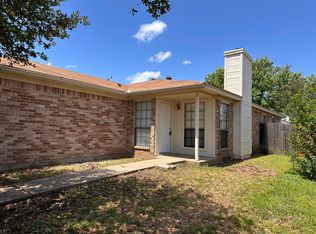 1104 Landsdale Ln, Saginaw, TX 76179