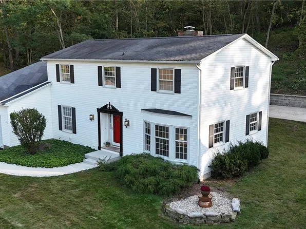 2079 Buena Vista Dr, Coshocton, OH 43812