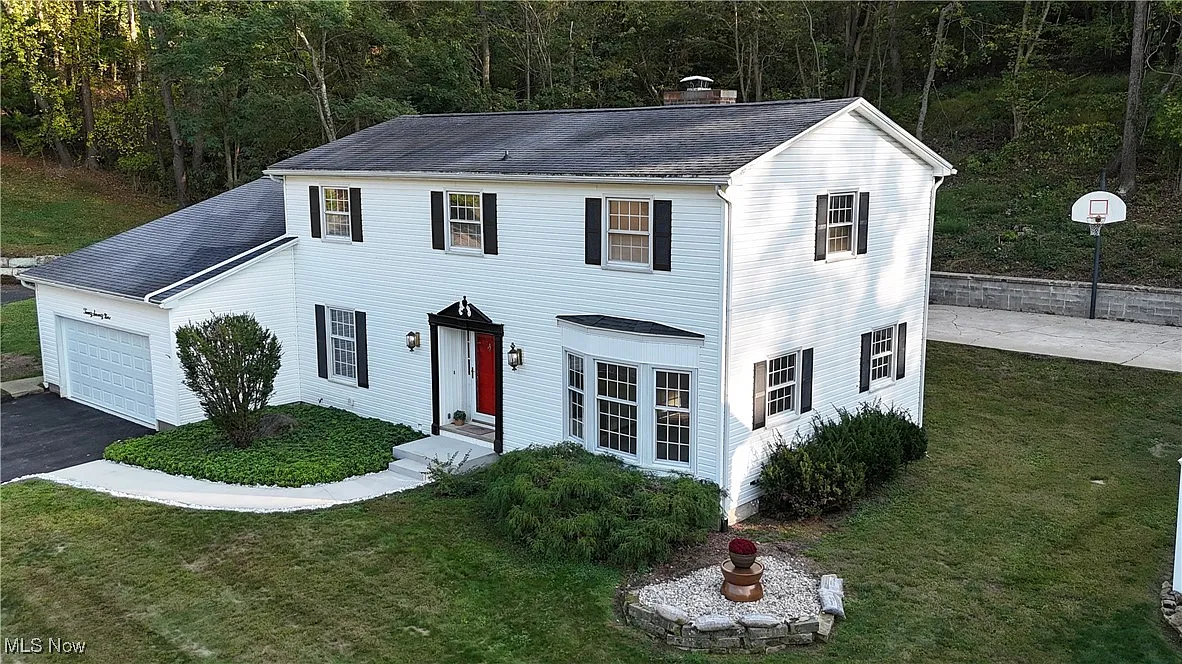 2079 Buena Vista Dr photo 1