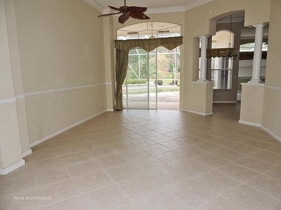 2231 Montrose-Living Room