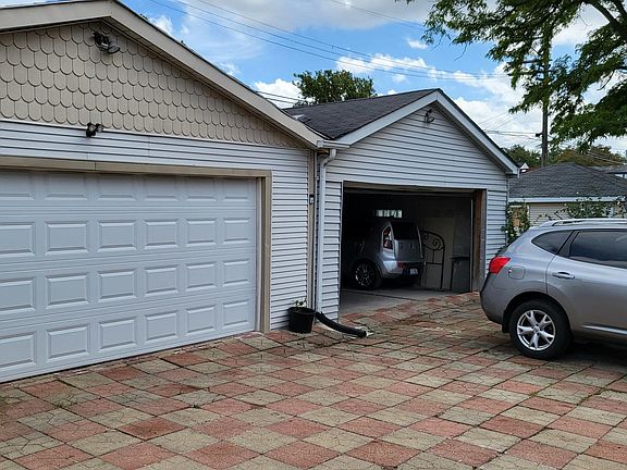 5th image of 2533 N Mont Clare Ave