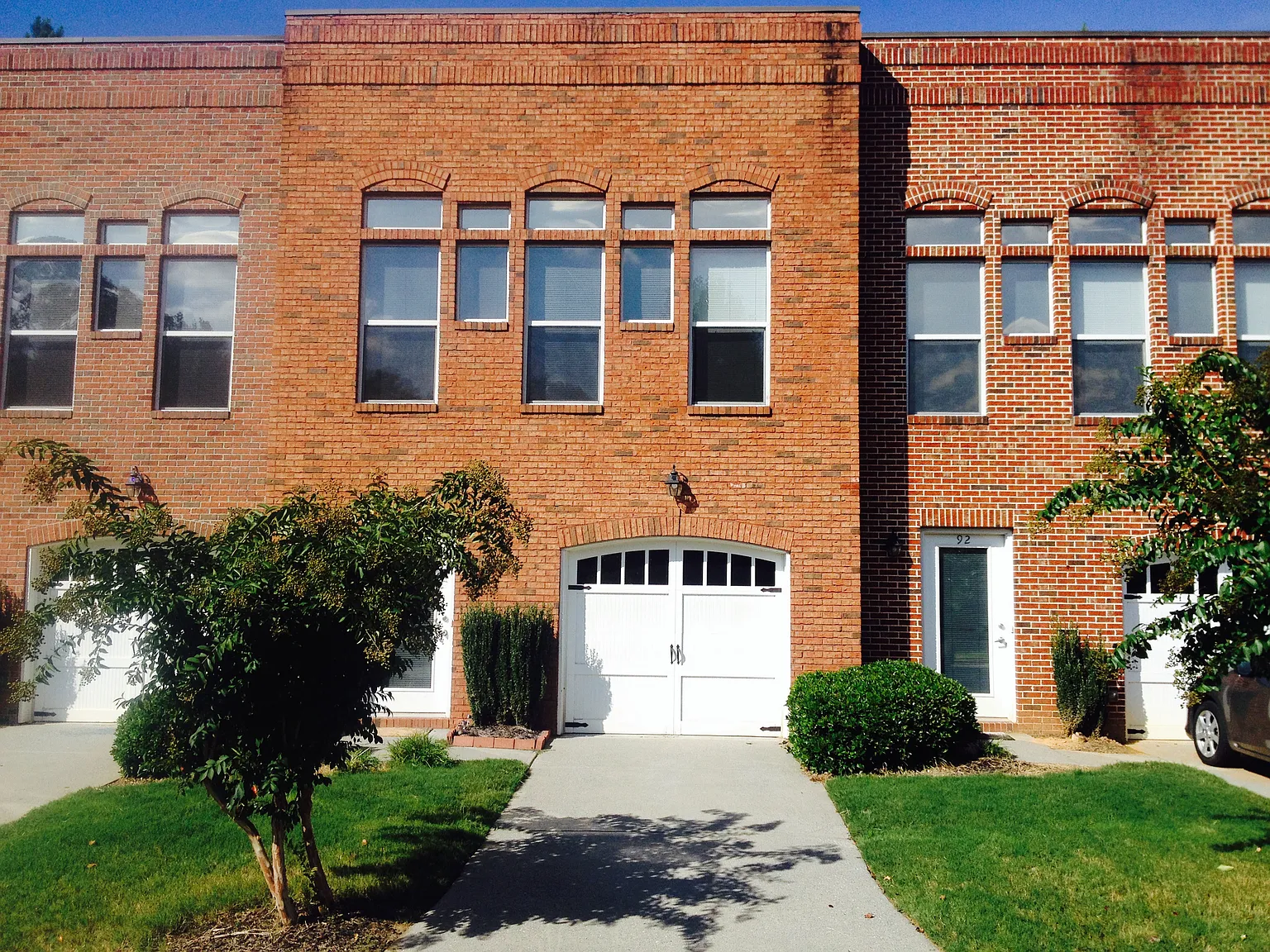 3 bed, 2.5 bath, 2000 sqft, $2,150 — Photo 1
