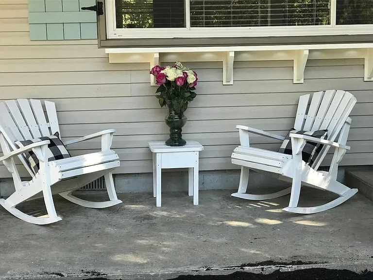 1206 N Vista Pl — Photo 2