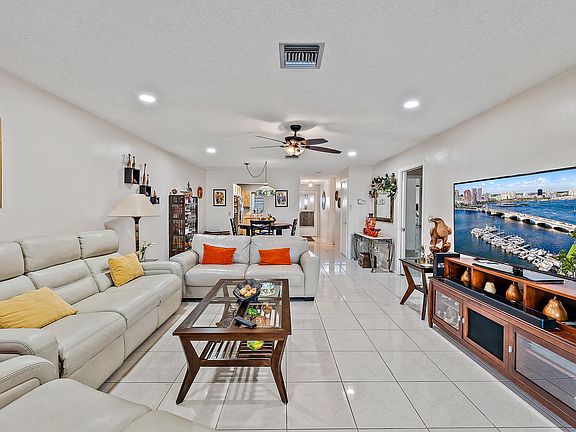 4th image of 5730 Fernley Drive E #22