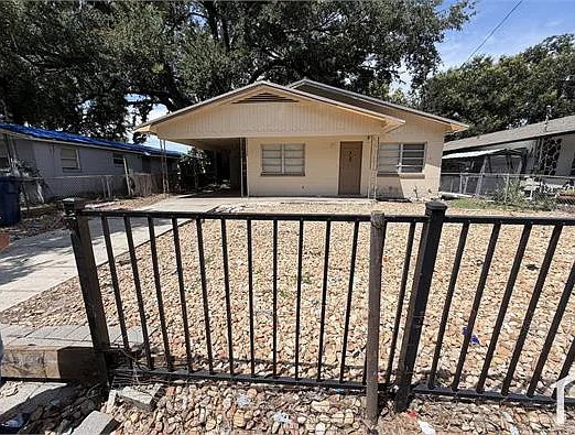3 bed, 1400 sqft, $1,300 — Photo 2