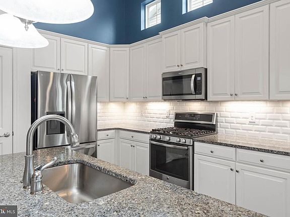4th image of 33 Waterside Dr