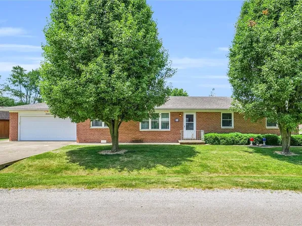 303 S Missouri St, Greenup, IL 62428