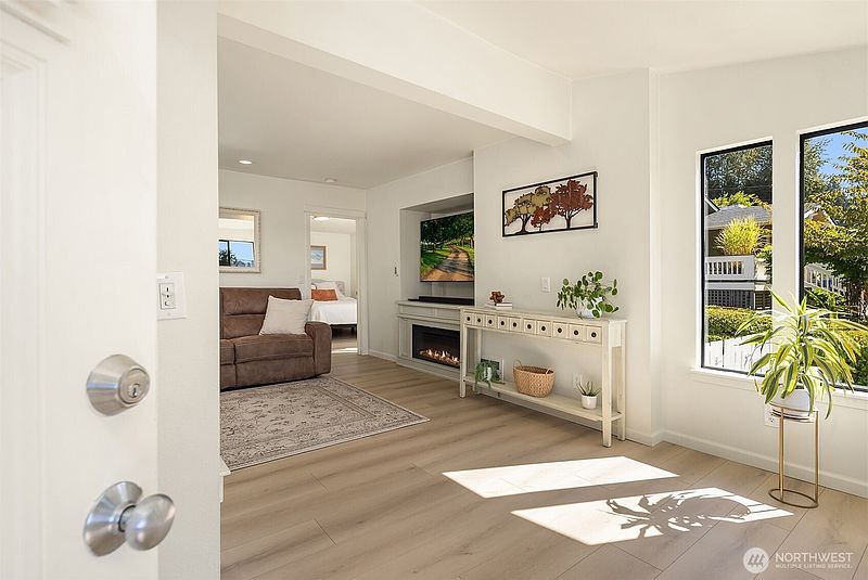 4th image of 10601 Vernon Road