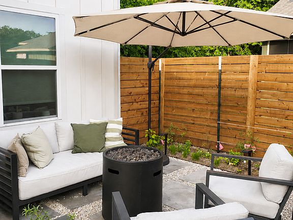 6016 Fairway St #2 Furnished Front Patio and Garden