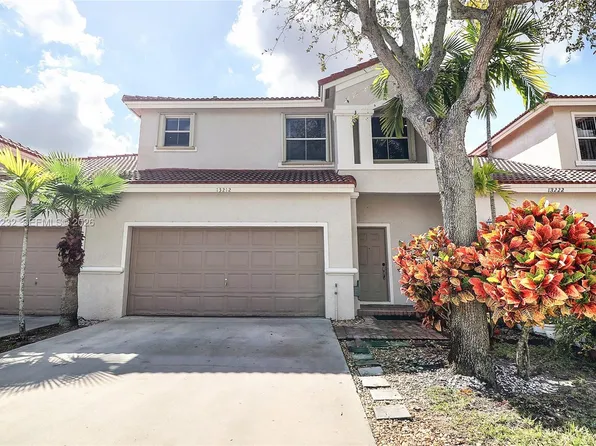 13212 NW 8th St, Pembroke Pines, FL
