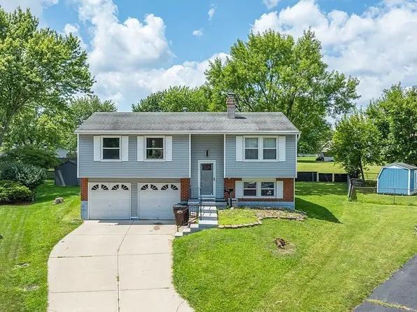 200 Woburn Farm Cir, Englewood, OH 45322