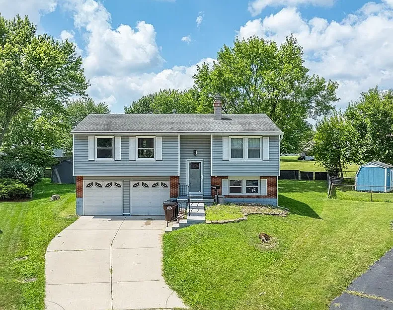 200 Woburn Farm Cir photo 1