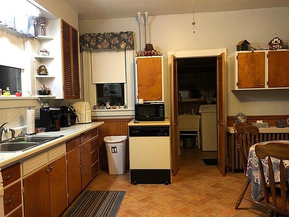 5th image of 282 S Stewart St