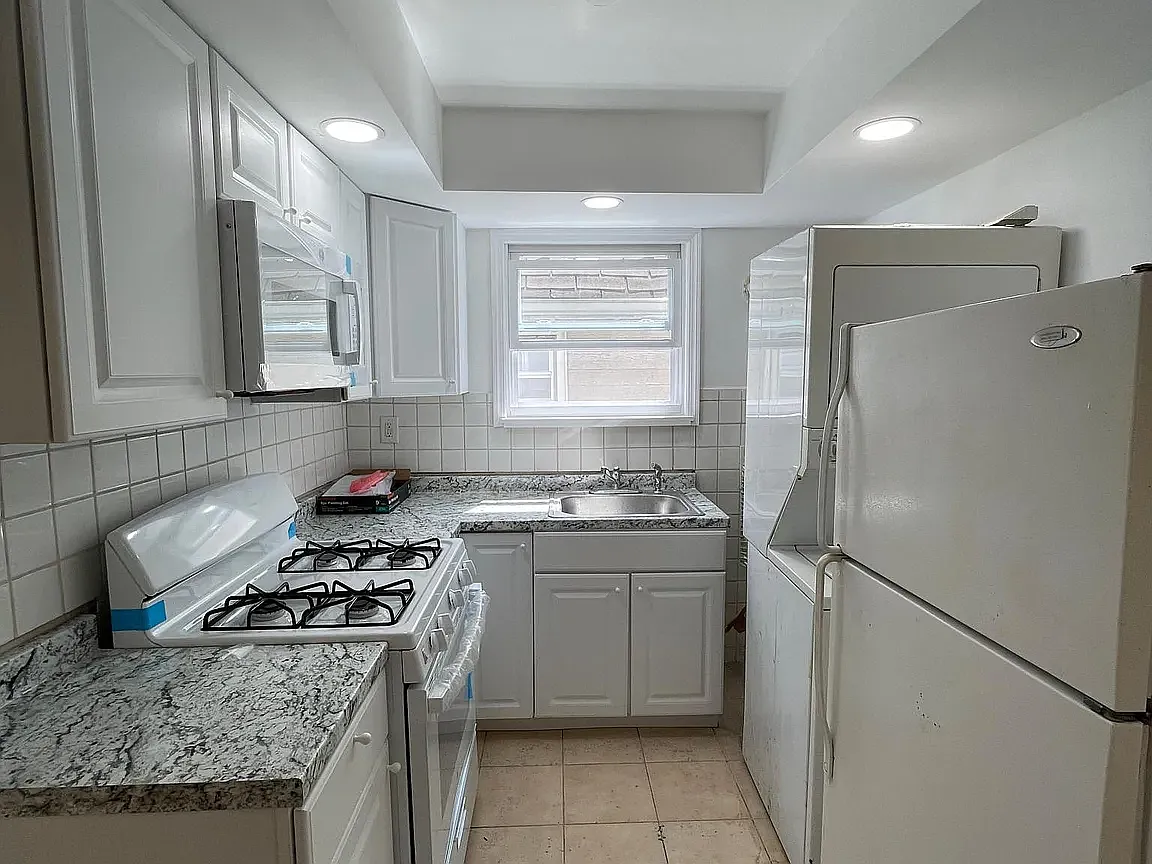 3 bed, 1000 sqft, $2,295 — Photo 3