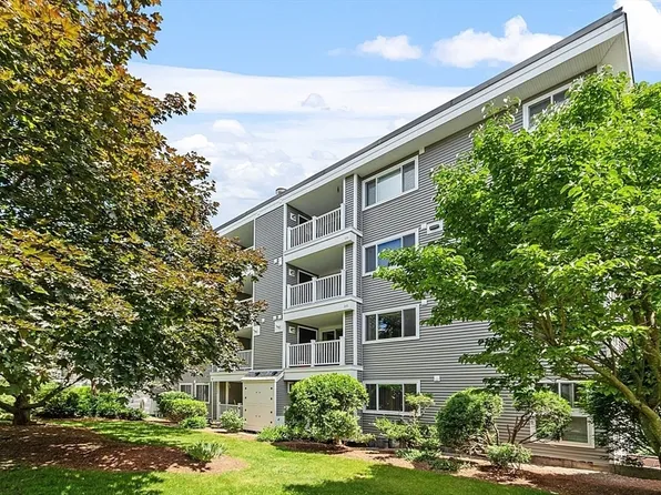 255 North Rd Unit 202, Chelmsford, MA 01824