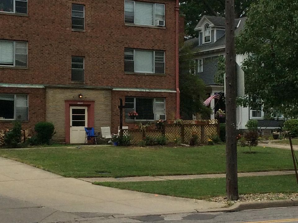 1st image of 15127 Lake Ave #201