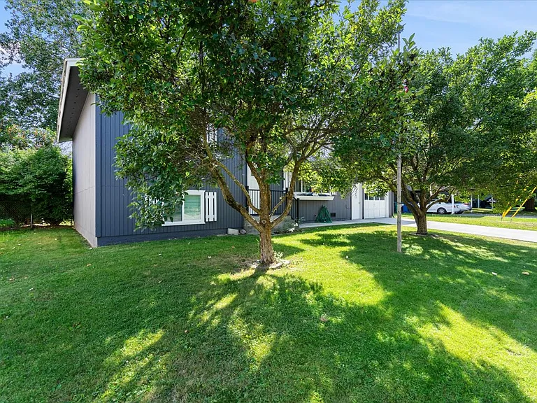 1820 N Burl Ln — Photo 29