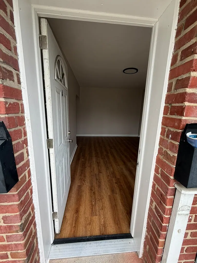 Ridley Town Manor — Photo 1
