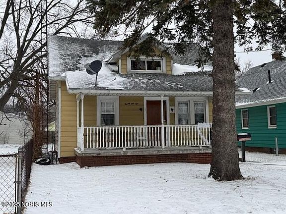 2nd image of 2110 Wychwood Rd