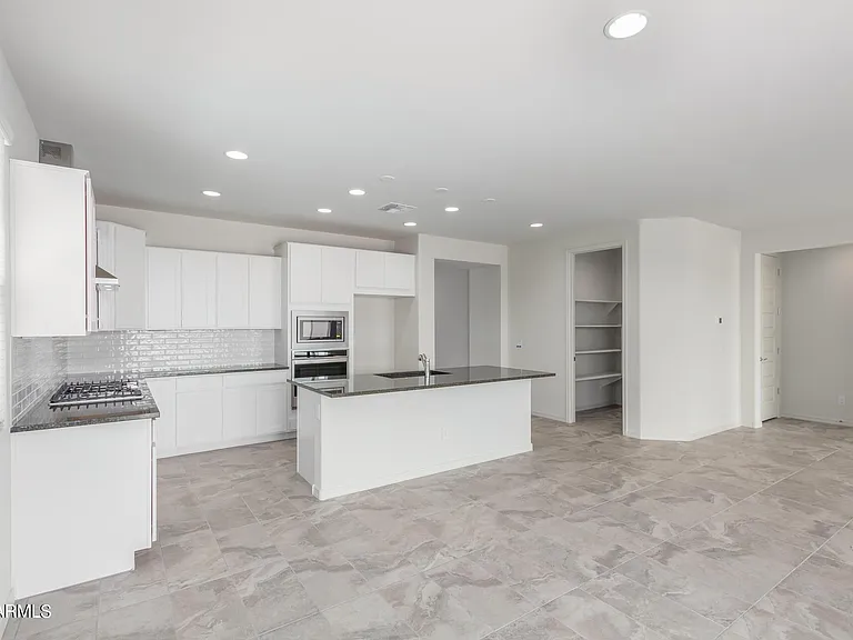 8529 S 67th Dr — Photo 12