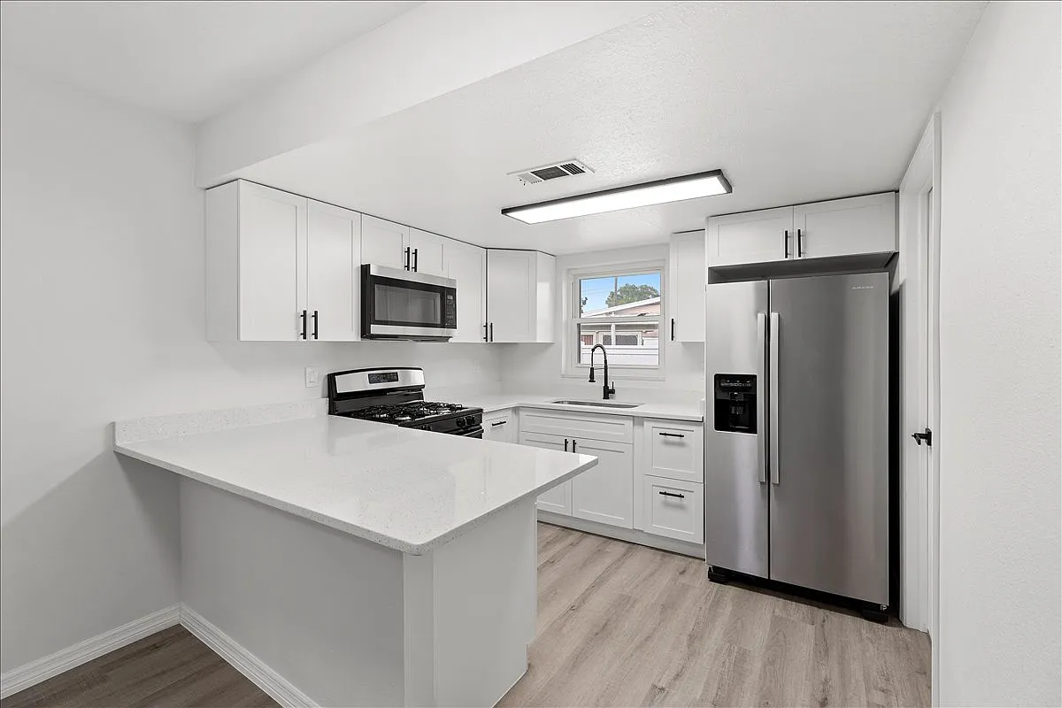 3 bed, 1361 sqft, $2,500 — Photo 3