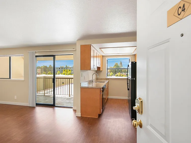 Newland Apartments — Photo 4