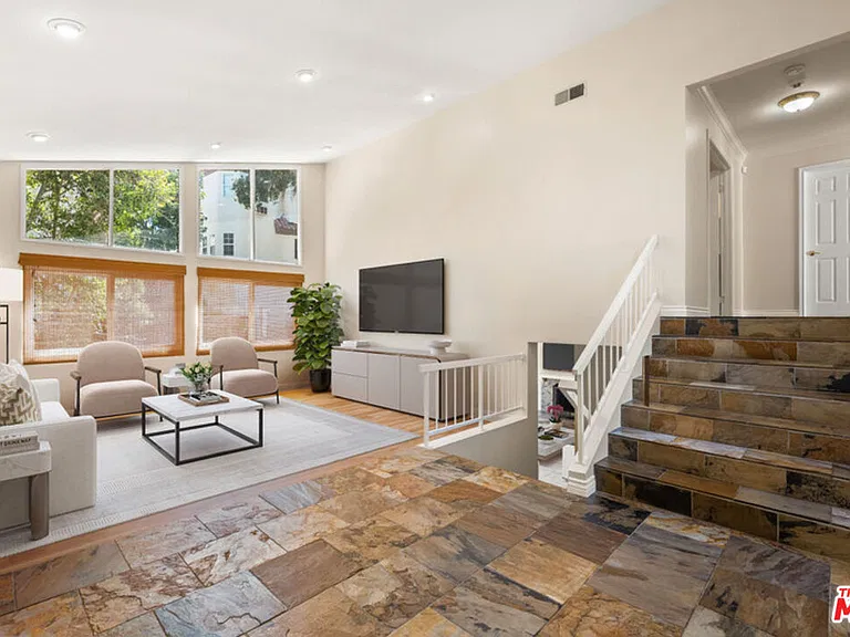 22840 Sparrowdell Dr — Photo 3