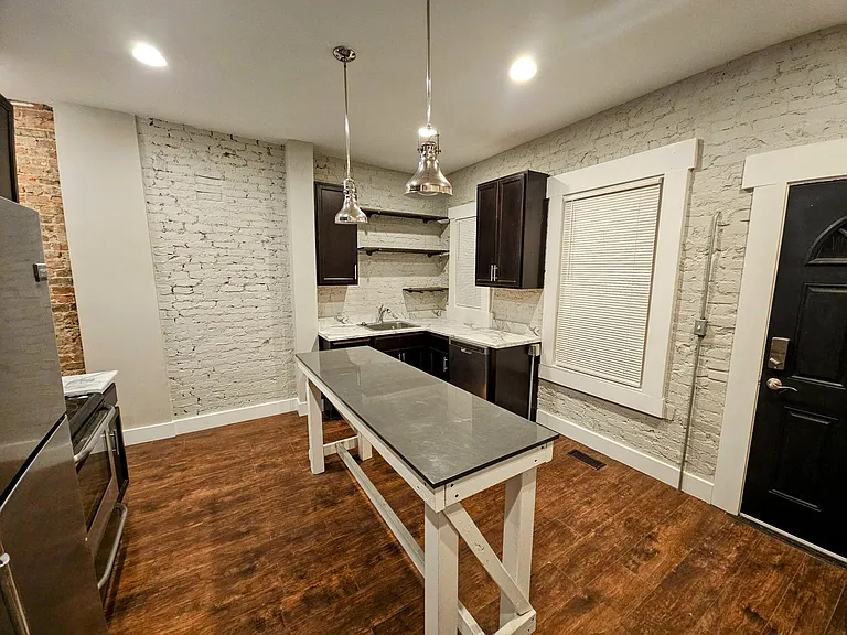215 Dakota Ave — Photo 8