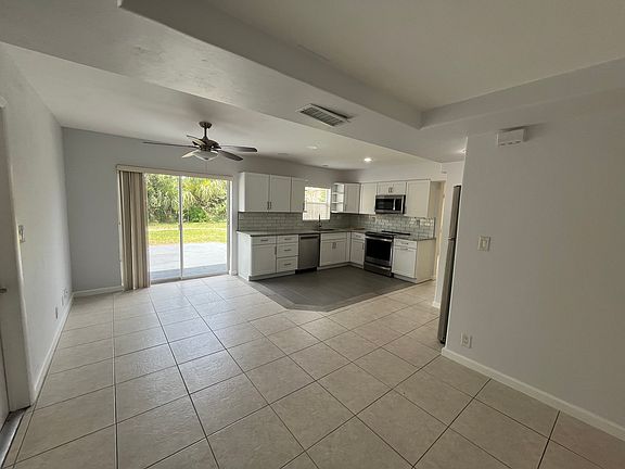 3rd image of 5 Wisteria Dr