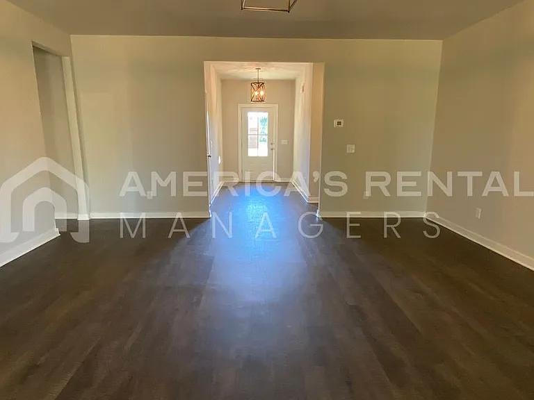 567 Andrew Dr — Photo 4
