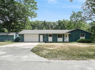 1275 Crestbrook Ave, Norton Shores, MI 49444