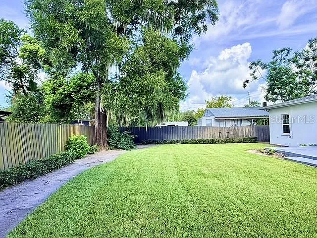 2408 Corrine Dr — Photo 26