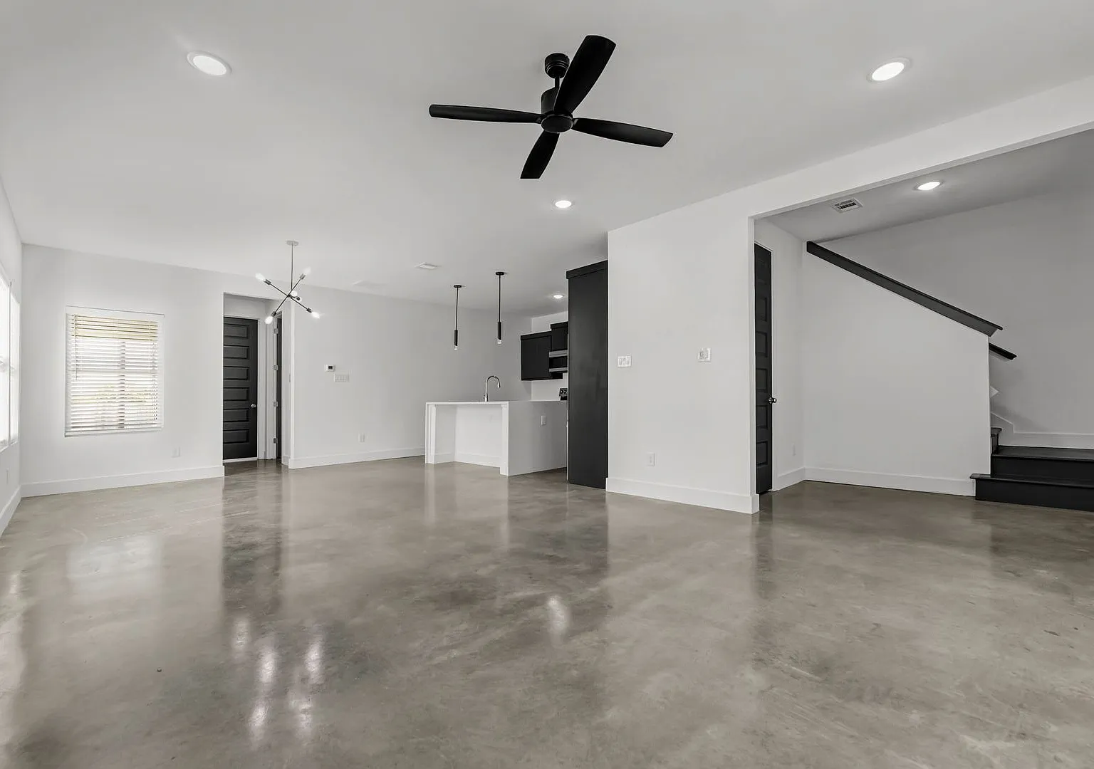 Pre-Lease Fall 2027 Luxury Home In South College Station — Photo 2