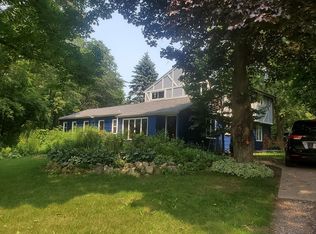 698 N Green Bay Rd, Cedarburg, WI 53024