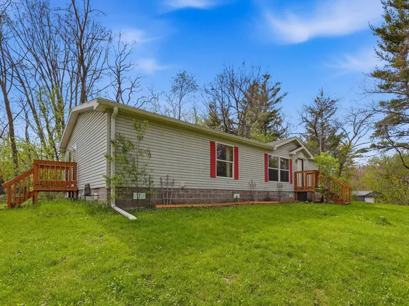 E1775 Garfield Ln, Waupaca, WI 54981