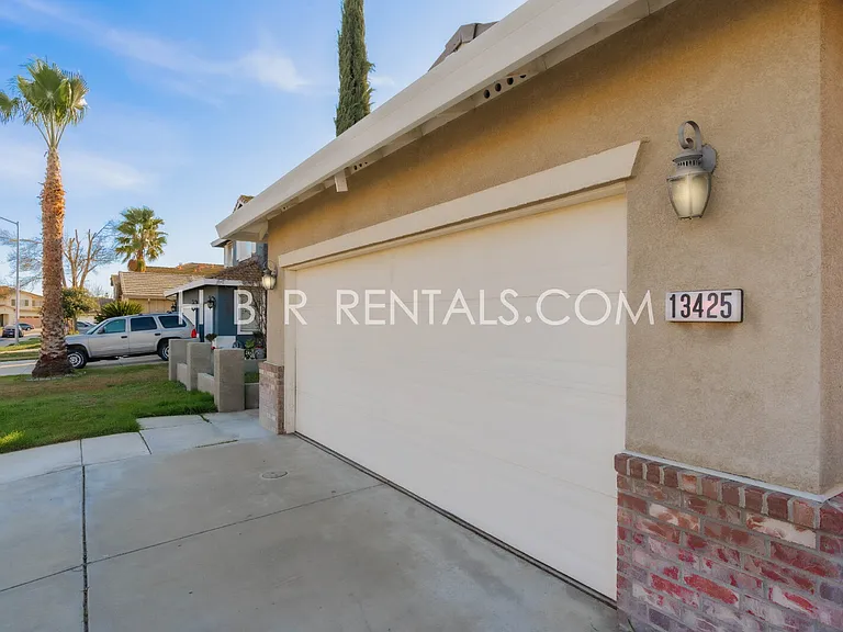 13425 Forestwood Way — Photo 32