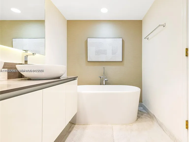 9821 E Bay Harbor Dr #503 — Photo 11