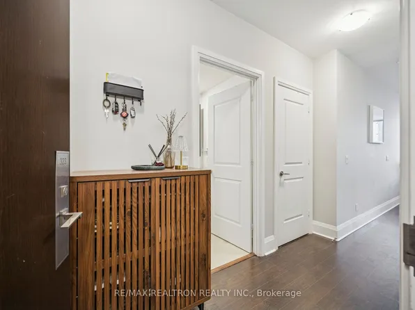 100 Harrison Garden Blvd Unit 323, Toronto, ON M2N 0C2