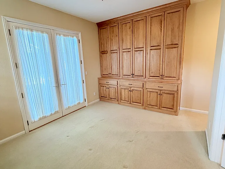 128 Regent Dr — Photo 17