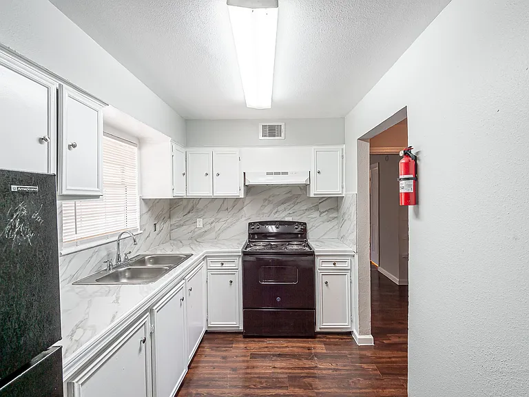 Casa Grande Apartments — Photo 8