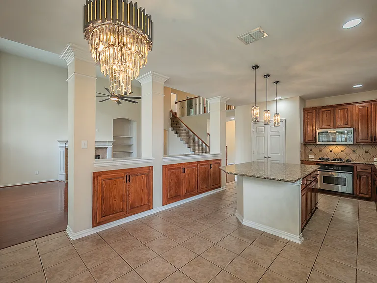 2217 Stonehenge Ln — Photo 13