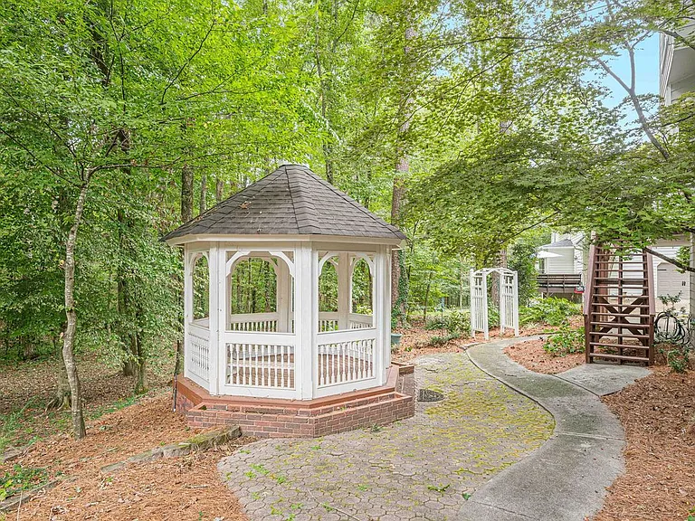 461 Braidwood Walk NW — Photo 38