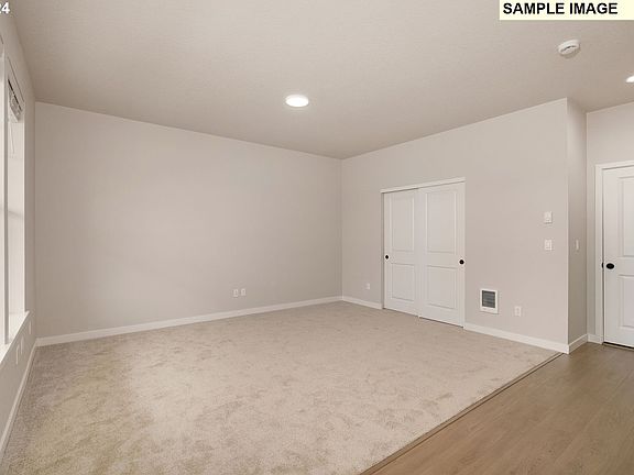 4th image of 3341 SE White Oak Ave