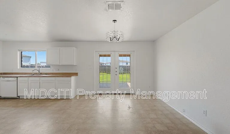 3248 Northwest Blvd — Photo 8