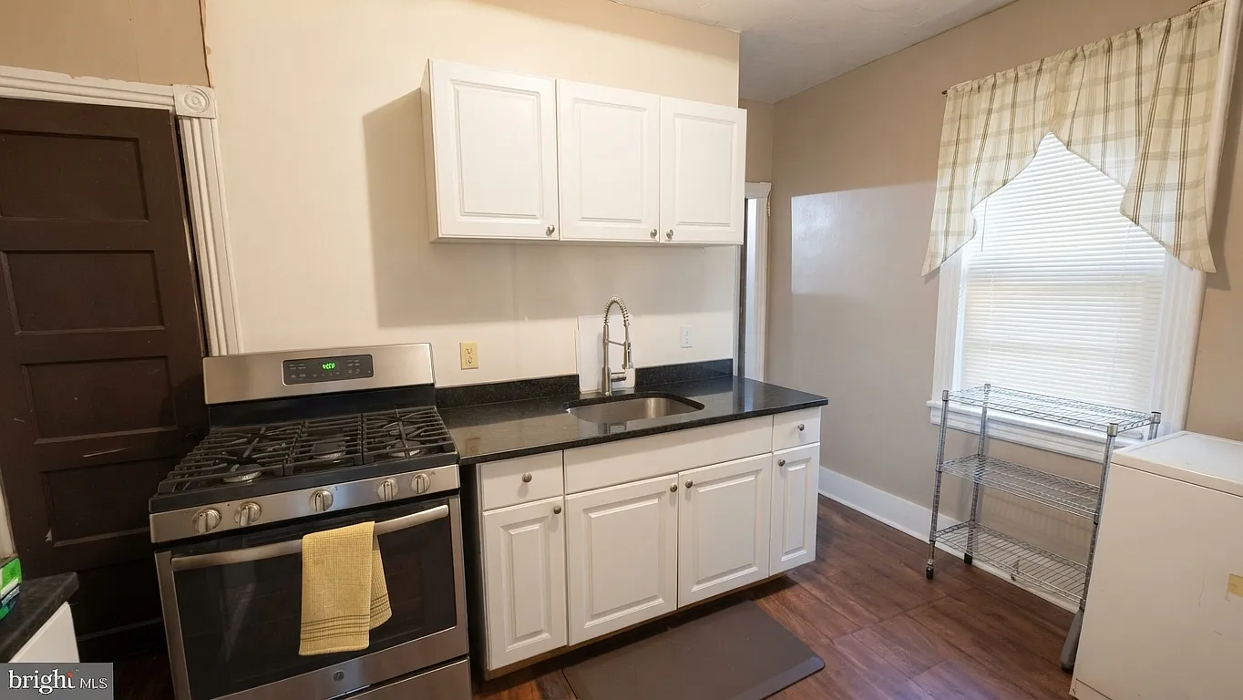 4 bed, 1280 sqft, $1,900 — Photo 4