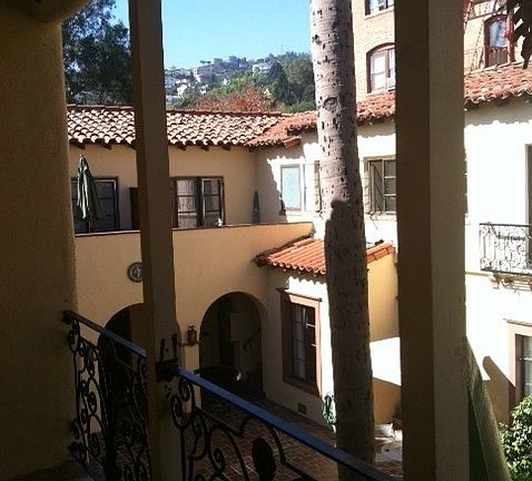 4th image of 1346 N Harper Ave APT A