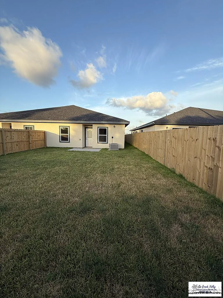 3 bed, 2.0 bath, 1285 sqft, $2,100 — Photo 4