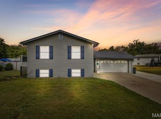 2005 Valley Dr, High Ridge, MO 63049